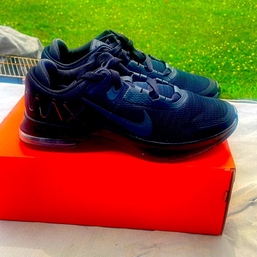 Nike air max alpha trainer 4 (size 10 womans)